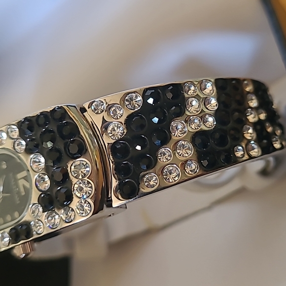 Watch - Picture 3 of 4